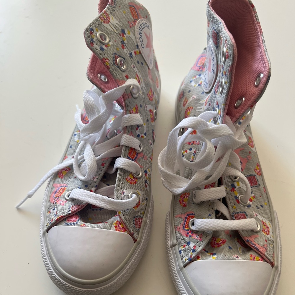 EUC CONVERSE chuck taylor high tops
